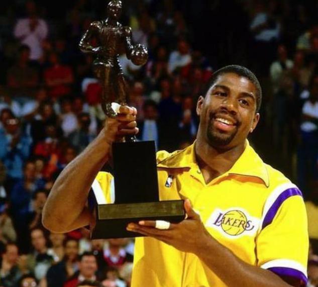 他在无球跑 他在无球跑