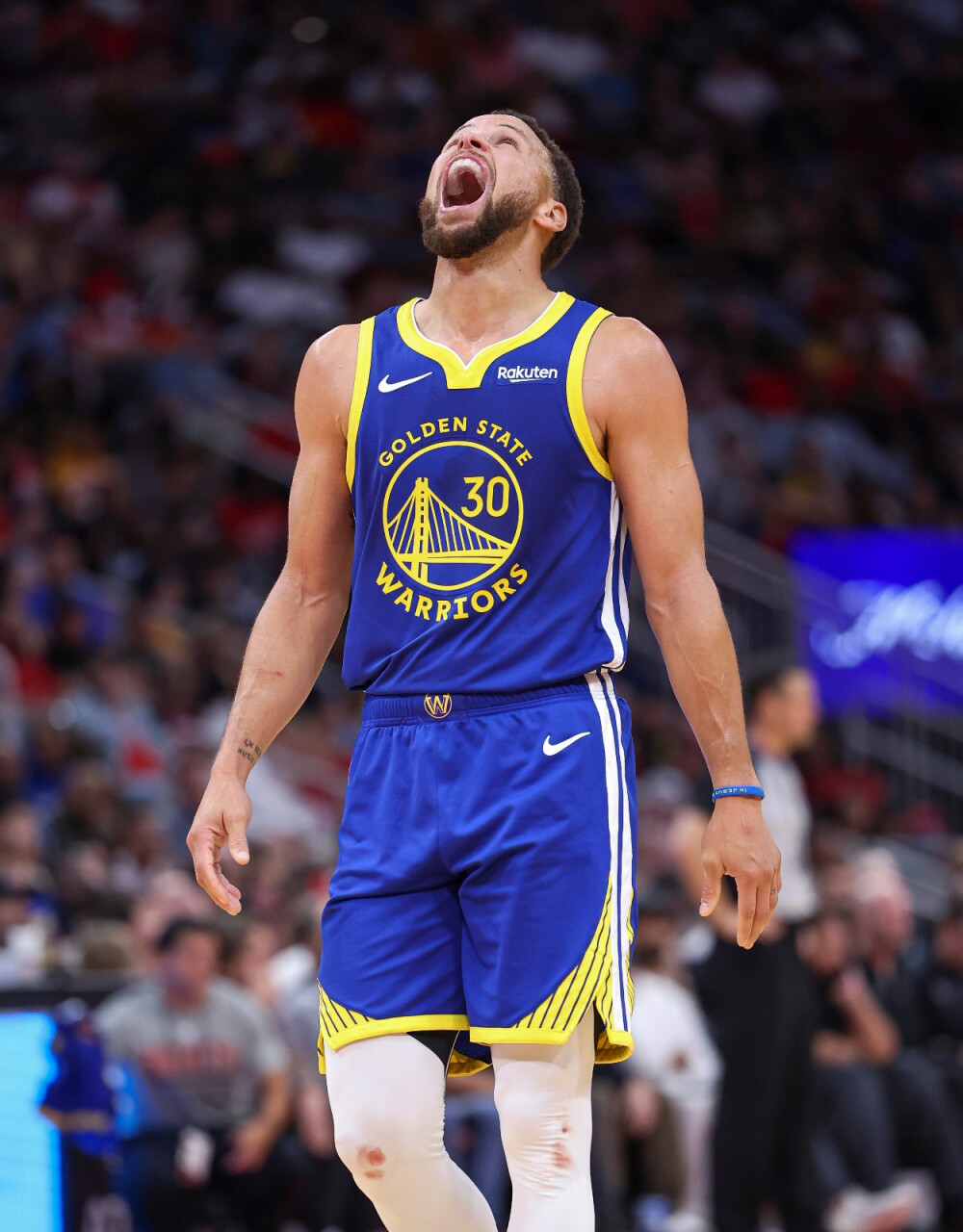 他在中圈附 他在中圈附